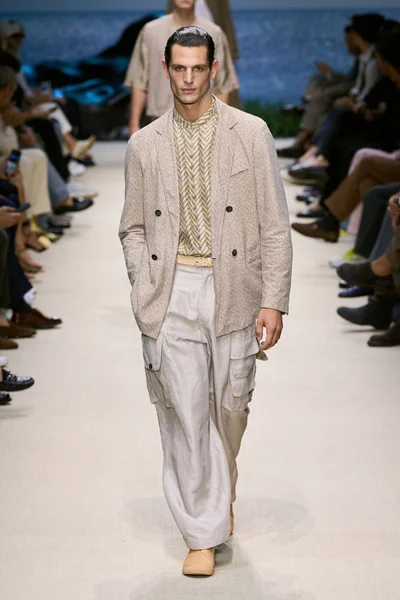 Look 38